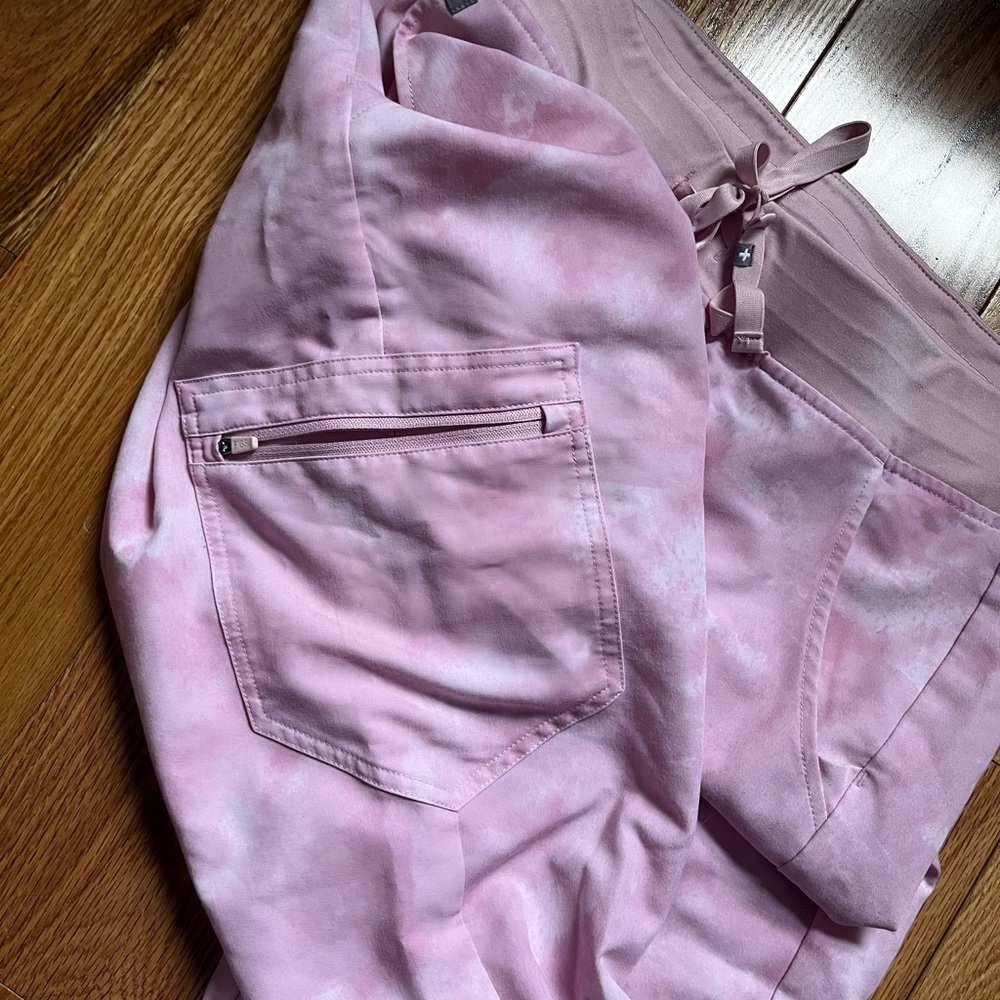 Figs limited edition breast cancer awareness joggers - Picture 7 of 7